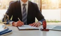 在户外运动中感受和谐之美（社会杂谈）